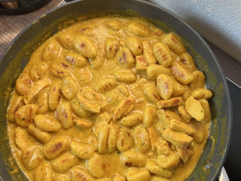 Gnocchi-Chicken-Curry Pfanne